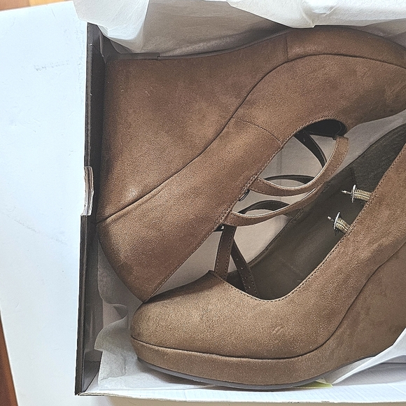 TORRID Double Strap Platform Shoe for Women in Olive - Picture 5 of 9